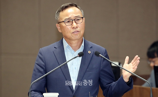 충남도의회 윤희신 의원(국민·태안1)이 충남교육청 소속 교육일반직 고위직의 6개월 임기 문제를 거론, 개선을 촉구했다. (사진=충남도의회 제공/굿모닝충청=이종현 기자)