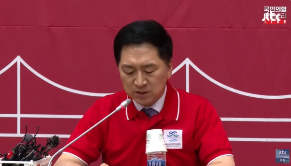 지난 7일 뉴스타파의 김만배-신학림 녹취록 보도에 대해 '사형 처할 국가 반역죄' 등의 망언을 내뱉었던 김기현 국민의힘 대표.(출처 : JTBC 뉴스 영상 갈무리/굿모닝충청 조하준 기자)