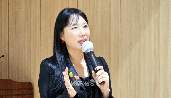 12일 대전교육정보원 다목적강당 4층에서 ‘제35회 힐링닥터콘서트’가 열렸다. 이날 행사에는 정여주 한국교원대 교육학과 상담심리전공 교수가 초청돼 ‘위기를 즐겹게 이겨내는 법’이라는 주제로 강연을 펼쳤다. (굿모닝충청=신성재 기자)