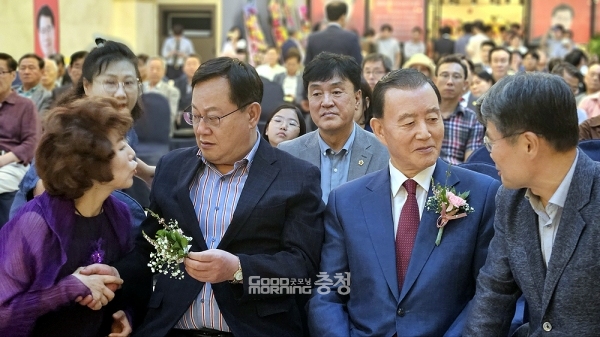 서울 강서구청장 보궐선거 참패에 대한 충청권 국민의힘 인사들의 위기감이 고조되고 있다. (자료사진: 국민의힘 이은권 대전시당 위원장과 홍문표 충남도당 위원장/ 굿모닝충청=김갑수 기자)