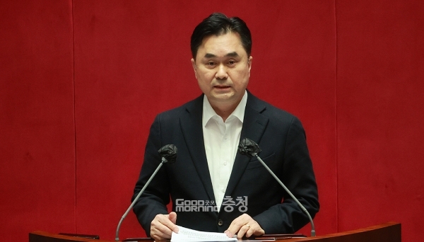 더불어민주당 김종민 국회의원(충남논산·계룡·금산)은 12일 “당의 변화를 위해 본격적으로 목소리를 낼 것”이라고 말했다. (자료사진: 페이스북/ 굿모닝충청=김갑수 기자)