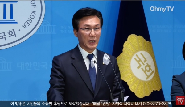 12일 국회에서 기자회견을 열고 이낙연 전 더불어민주당 대표의 거듭된 해당 행위에 비판한 더불어민주당 김민석 의원.(출처 : 오마이TV 영상 갈무리/굿모닝충청 조하준 기자)