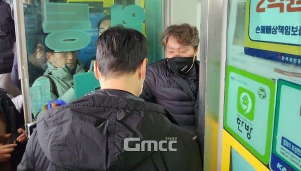 경찰은 3일 이재명 더불어민주당 대표를 습격한 66세 남성 김씨가 운영하던 부동산과 자택을 대상으로 압수수색에 나섰다.(사진=굿모닝충청 채원상 기자)