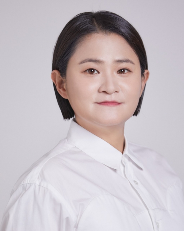 4일 KBS로부터 전국노래자랑 MC에서 강제 하차를 당한 개그우먼 김신영.(사진 출처 : 네이버 프로필)