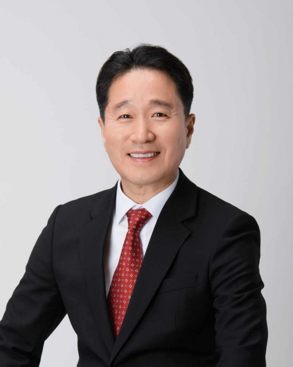 국민의힘 김도읍 후보의 지지를 호소하는 듯한 발언을 해서 논란을 일으킨 김형찬 부산 강서구청장.(사진 출처 : 김형찬 구청장 페이스북)