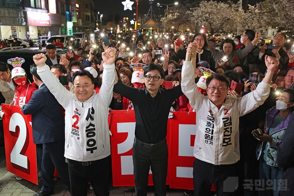 7일 충북 청주시 원마루전통시장 일대에서 충북 청주상당 서승우 후보, 청주서원 김진모 후보의 유세를 지원하고 있는 한동훈 국민의힘 비상대책위원장의 모습.(사진 출처 : 국민의힘 홈페이지)
