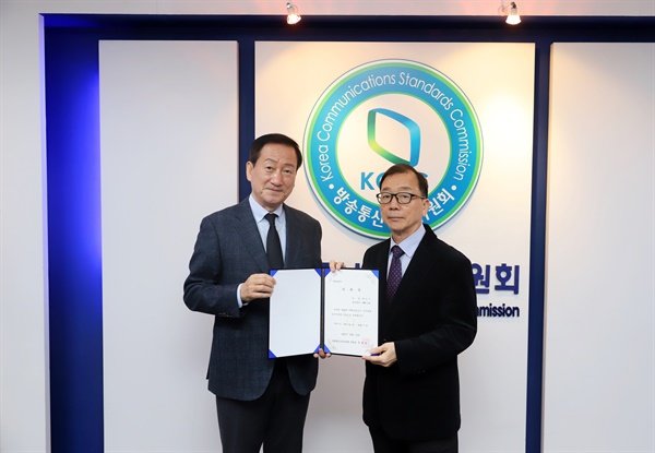 심의를 빙자한 검열을 하며 언론 탄압에 나서고 있는 두 행동대장인 류희림 방송통신심의위원장(좌)와 백선기 선거방송심의위원장(우)의 모습.(사진 제공 : 방송통신심의위원회)