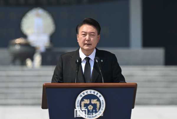 지난 6일 현충일 기념사를 낭독하고 있는 윤석열 대통령의 모습.(사진 출처 : 대통령실 홈페이지)