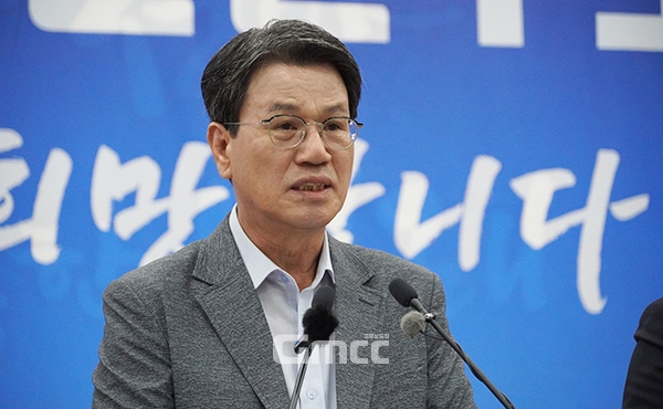 김돈곤 청양군수가 민선8기 남은 2년간 역점으로 추진할 과제 1순위로 ‘인구소멸위기 극복’을 꼽았다. (사진=굿모닝충청 이종현 기자)