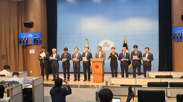 20일 국회 소통관에서 기자회견을 열고 안부수