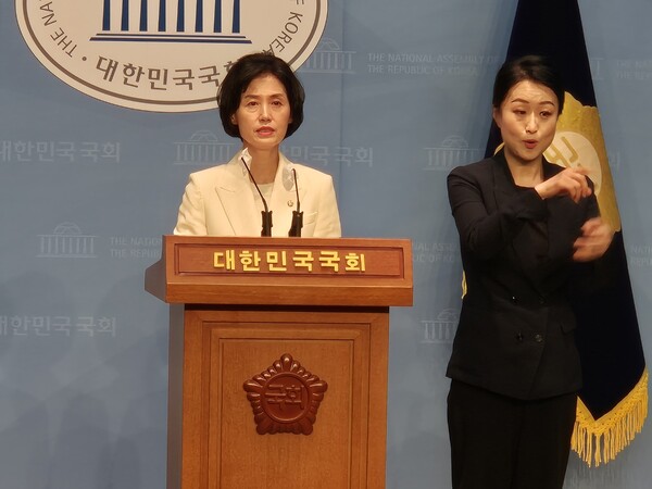 조국혁신당 박은정 국회의원이 23일 국회서 기자회견을 하고 있다.(사진=굿모닝충청 이동우 기자)