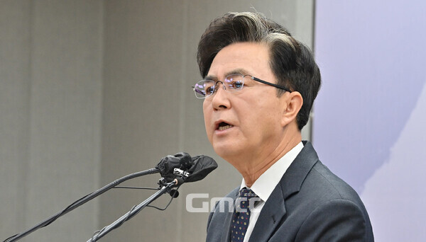 김태흠 충남지사가 지난 22일 도청에서 열린 제63차 실국원장회의를 통해 자신의 지방선거 공약을 언급하며 대선공약 이행을 촉구하고 나선 것은 그럴 만한 이유가 있다. (자료사진: 충남도 제공/ 굿모닝충청=김갑수 기자)