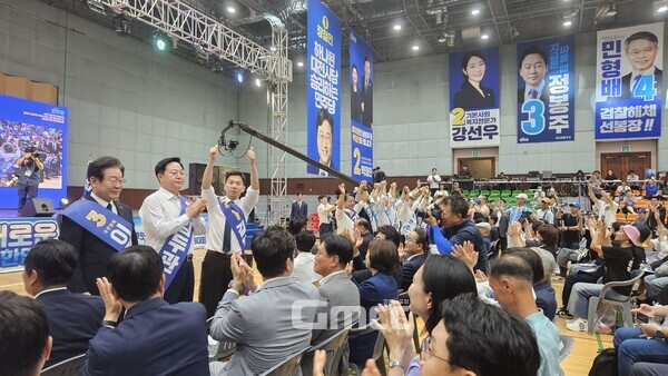 민주당은 11일 오후 3시 대전 서구 배대재 스포렉스홀에서 대전·세종 민주당원을 대상으로 당대표 및 최고위원 합동연설회를 열었다. (사진=신성재 굿모닝충청 기자)