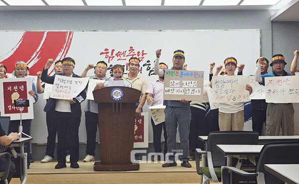 지천댐 반대 대책위원회(위원장 김영래)는 12일 도청 프레스센터에서 기자회견을 갖고 “환경부의 독단적인 댐 건설 계획이 철회될 때까지 맞서 싸우겠다”고 밝혔다. (굿모닝충청=이종현 기자)