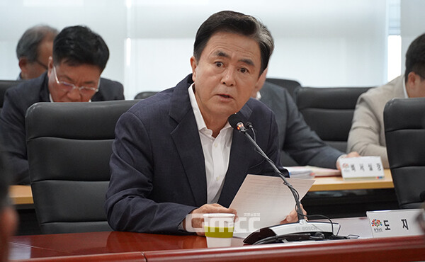 김태흠 충남지사가 전기차 충전 제한 기준 마련을 지시했다. 이 과정에서 환경부에 불편한 심기를 드러냈다. (사진=굿모닝충청 이종현 기자)