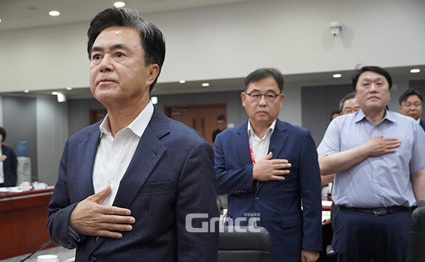 김태흠 충남지사는 12일 “연초 계획한 것들이 행정서비스가 돼 도민에게 돌아갈 수 있도록 성과로 만들어달라”고 말했다. (사진=굿모닝충청 이종현 기자)