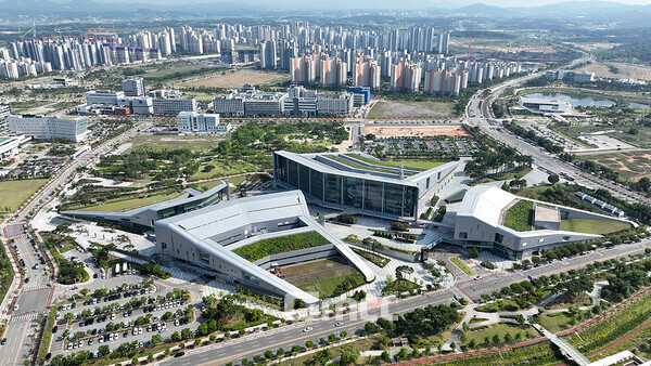 뉴라이트 역사관으로 물의를 빚고 있는 김형석 독립기념관장이 사상 초유의 광복절 경축식 취소가 충남도 때문이라는 취지의 발언을 해 또 다른 논란이 일고 있다. (자료사진: 충남도 제공/ 굿모닝충청=김갑수 기자)