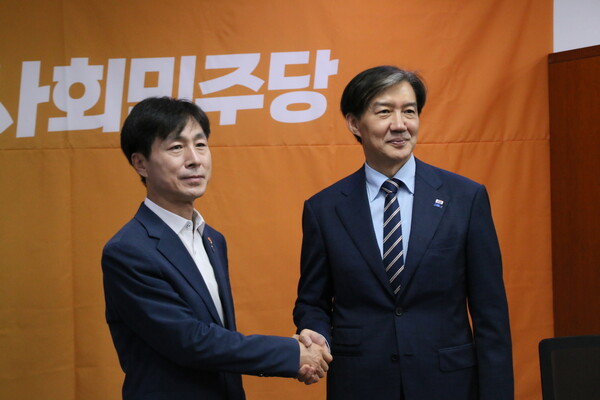 조국혁신당 조국 대표가 13일 사회민주당 한창민 대표를 예방했다.(사진=한창민 의원실)