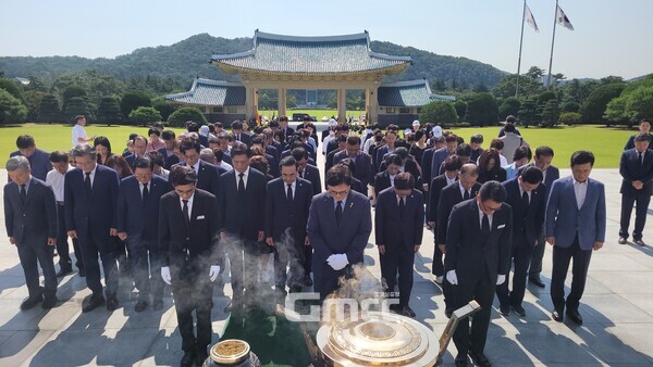 79주년 광복절을 하루 앞두고 범민주당 인사들이 국립대전현충원을 찾아 친일청산 결의와 함께 윤석열 정권에 대한 비판의 목소리를 높였다.(사진=굿모닝충청 송정한 기자)