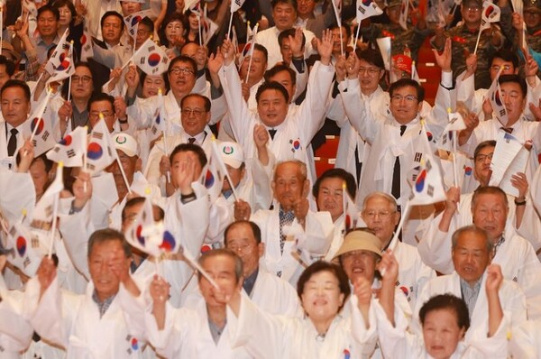 15일 청주예술의전당에서 충북도내 광복회원과 보훈 단체장, 사할린동포, 주요기관장 등이 참석한 가운데 79주년 광복절 경축식을 가졌다. 사진=충북도/굿모닝충청 김종혁 기자