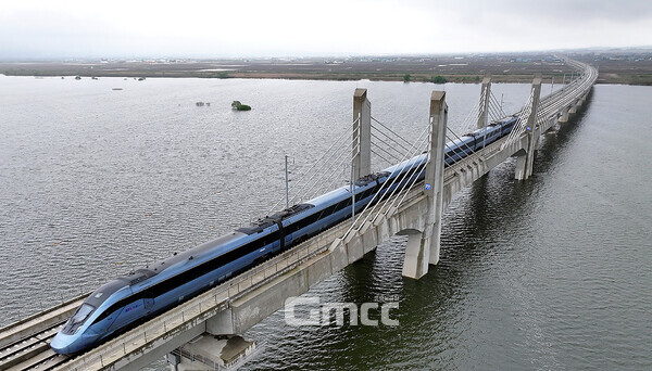 윤석열 대통령의 충남지역 대선공약 상당수가 별다른 진척을 보이지 않고 있다. 특히 도로와 철도 등 SOC 사업의 경우 국가계획 수립 시기와 맞물려 차일피일 미뤄지고 있어 충남도가 마음을 졸이고 있다. (국가철도공단 홈페이지: 서해선 삽교고가. 해당 기사와 직접적인 연관성 없음/ 굿모닝충청=김갑수 기자)