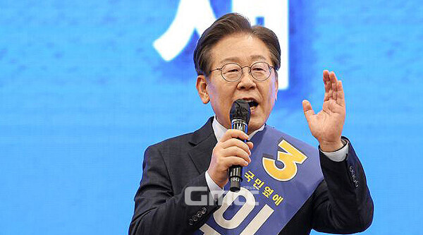 18일 서울 송파구 올림픽체조경기장에서 열린 더불어민주당 전당대회 결과 이재명 당 대표 후보가 압도적인 득표율을 기록하며 연임에 성공했다. (자료사진: 민주당 홈페이지/ 굿모닝충청=김갑수 기자)