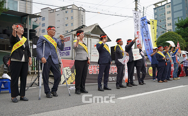 이 자리에는 충남도의회 이정우 의원(민주·청양)과 청양군의회 김기준 의장과 의원 전원도 참석해 댐 건설 철회를 촉구했다. (굿모닝충청=이종현 기자)