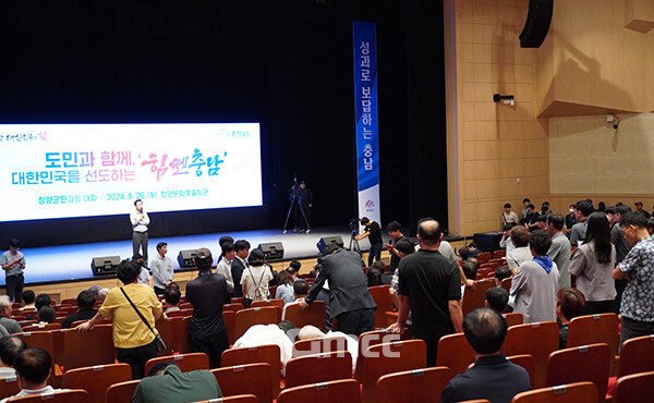 다른 주민도 “정부가 왜 민민 갈등을 빚게 하는지 모르겠다”며 “내일 환경부가 주민설명회를 한다고 하지만 찬반 갈등은 더 심해질 것”이라고 우려했다. (사진=굿모닝충청 이종현 기자)