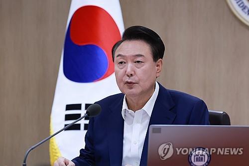 27일 용산 대통령실에서 열린 내년도 예산안을 심의·의결하기 위한 국무회의에서 발언 중인 윤석열 대통령의 모습.(사진 출처 : 연합뉴스)