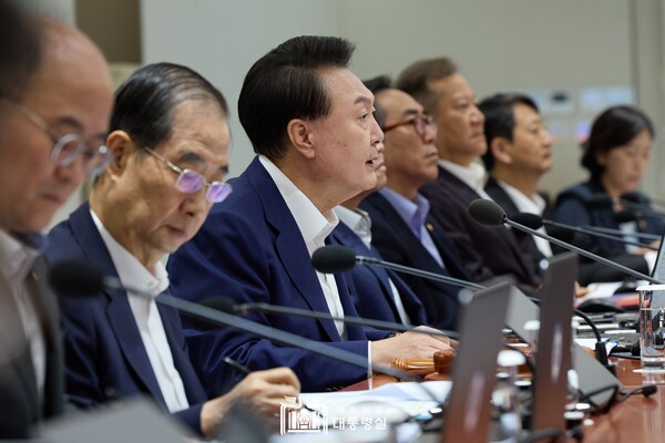 정부는 27일 국무회의를 열고 677조 4000억 원 규모의 내년도 정부예산안을 확정했다.(사진=대통령실)