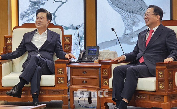 김태흠 충남지사와 이장우 대전시장이 양 광역지방정부간 선(先) 통합 필요성에 공감을 표했다. 다만 최근 대구와 경북의 행정통합 추진이 무산된 점을 의식한 듯 양 지역 주민 공감대 형성이 우선이라고 강조했다. (굿모닝충청=이종현 기자)