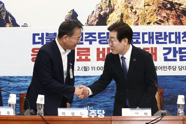 2일 국회 본청 당대표회의실에서 열린 의료대란대책특위-대한응급학회 응급의료 비상사태 간담회에 참석한 이재명 더불어민주당 대표의 모습.(사진 출처=더불어민주당 홈페이지)