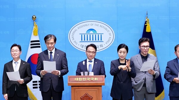 국회 국방위원회 더불어민주당·조국혁신당 의원 기자회견. 5일 국회 소통관. (사진=박선원 의원실)