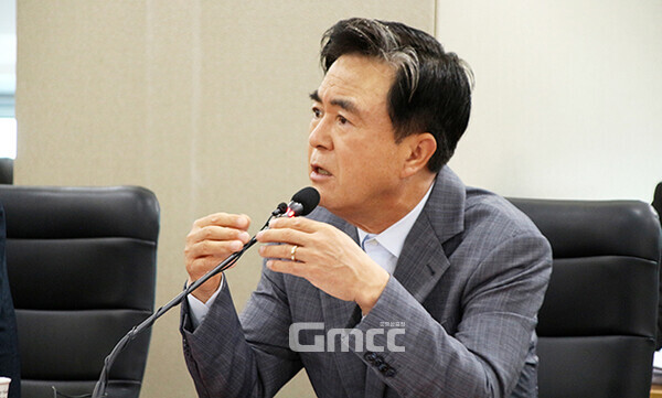 김태흠 충남지사는 9일, 청양군으로 이전 후보지가 결정된 충남산림자원연구소와 관련 “덩그러니 있는 게 아니라 지역 전체의 관광‧산림산업을 활성화하는 연계 방안이 필요하다”며 “이런 부분을 함께 고민하면서 이전 절차를 추진해야 한다”고 말했다. (굿모닝충청=이종현 기자)