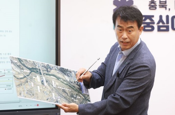 충북도 정선용 해정부지사는 9일 기자회견을 열어 지난해 7월 15일 침수사고 이후 전면 통제중인 궁평2지하차도를 오는 12일 오후 10시 부분개통할 예정이라고 밝혔다. 사진=충북도/굿모닝충청 김종혁 기자