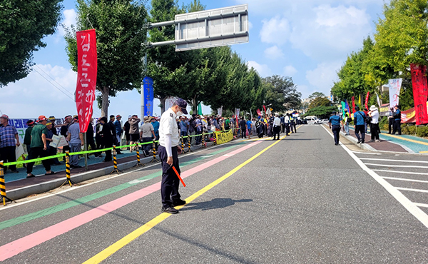 반대 대책위는 이날 오후 군청 앞에서 집회를 열고 댐 건설에 반대한다는 입장을 분명히 했다. (사진=독자 제공/굿모닝충청=이종현 기자)