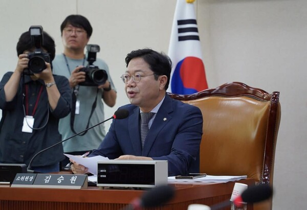 김승원 국회 법사위 제1소위 위원장이 9일 회의를 주재하고 있다.(사진=의원실)