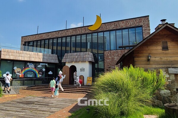 동화 나라 같은 공간답게 어린이를 위한 베이커리 체험시설 전문관도 운영한다. 멋들어진 건물에 어린이 눈높이를 맞춘 시설과 체험 프로그램을 요소요소 두루 갖춰 놓았다. (사진: 굿모닝충청=노준희 기자)