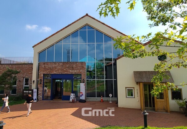 뚜쥬루는 1992년 서울 용답동에 첫 매장을 열고 당일 판매 후 남은 빵을 다음 날 50% 할인 판매했는데 이 판매 방식이 돌풍을 일으켰다. 당시로는 획기적이었다. (사진: 굿모닝충청=노준희 기자)