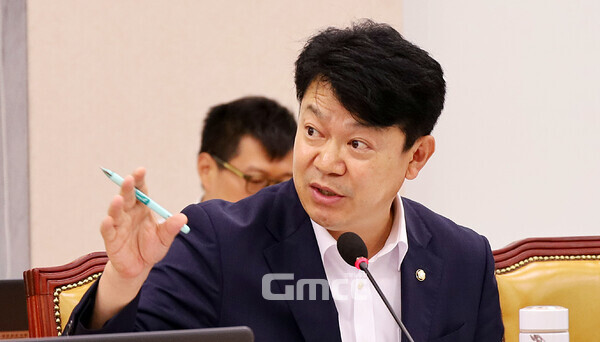 더불어민주당 복기왕 국회의원(충남아산갑)은 20일 “윤석열 대통령의 행보와 정치를 보면 이미 국민으로부터 탄핵받고 있는 상황이라고 저는 생각한다”고 말했다. (자료사진: 의원실 제공/ 굿모닝충청=김갑수 기자)