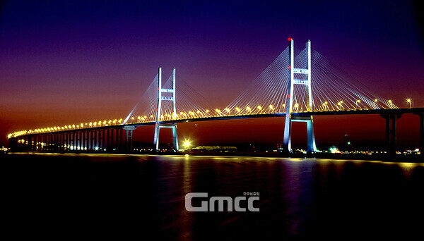 제2서해대교 건설 사업은 만성적인 교통난에 강풍 등 상황 발생 시 통제가 빚어지고 있는 서해안고속도로 서해대교 문제를 개선하기 위한 것이다. (자료사진: 당진시 제공)