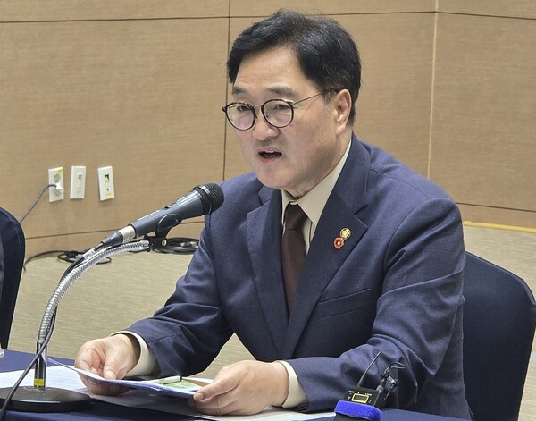 이날 우 의장은 현장에서 "세종 국회의사당 건립은 우리나라 백년지대계에 대한 사업"이라고 강조했다. 그는 "국민의 절반 이상이 수도권에 집중되면서 나머지 지역은 소멸 위기에 처해있다"며 국가 균형발전의 중요성을 언급했다. (굿모닝충청=박수빈 기자)