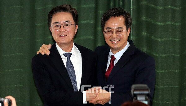 이 마당에 불필요한 갈등 요소가 생길 경우 그 파장이 커질 가능성은 얼마든지 있습니다. 모르긴 해도 김태흠 충남지사님 역시 이 부분을 염려하고 있지 않을까 싶기도 합니다. (충남도 제공: 왼쪽부터 김태흠 충남지사와 김동연 경기지사)