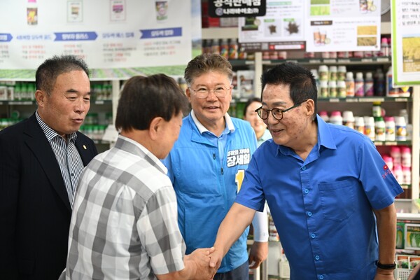 더불어민주당 박지원 의원이 9월 16일 영광을 찾아 장세일 영광군수 후보 응원을 당부했다. (사진= 후보 페이스북)