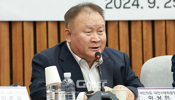 이상민 전 국회의원은 4일 “상대 당도 아니고 같은 집권 세력 내에서 대통령실에 근무했던 사람이 여당 대표를 흠집 내기 위해 아주 미묘한 관계에 있는 야권 쪽 인터넷매체를 통해 공격하라고 하는 것이 할 수 있는 일인지 기가 막히다”며 “도대체 어디서부터 이렇게 엉망진창이 되었는지 설명이 안 된다”고 말했다. (자료사진: 국민의힘 홈페이지/ 굿모닝충청=김갑수 기자)