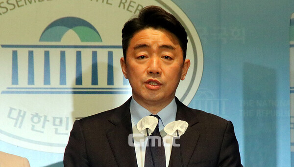 더불어민주당 강훈식 국회의원(충남아산을)은 4일, 김건희 여사와 고(故) 채수근 상병 특검법이 재표결 끝에 최종 부결된 것과 관련 “오늘 4표를 이탈표라고 부르지 말고 양심투표로 봐야 한다고 생각한다. 국민의 목소리를 대변하는 국민의힘 의원들이 4명 정도 나왔다는 건 고무적”이라고 말했다. (자료사진: 의원실 제공/ 굿모닝충청=김갑수 기자)