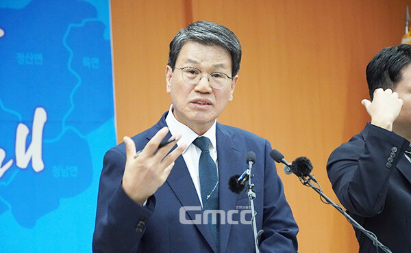 김돈곤 청양군수가 지천댐 건설 논란에 대해 반대 입장을 표명했다. (사진=굿모닝충청 이종현 기자)