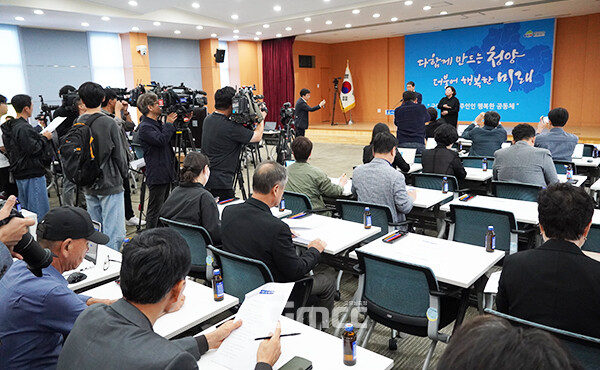 먼저 상수원 보호구역 지정과 관련해선 “많은 분들이 우려하시는 댐 건설 후 상수원 보호구역 추가 지정은 없을 것으로 판단된다”고 밝혔다. (사진=굿모닝충청 이종현 기자)