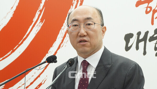 김기영 충남도 행정부지사는 7일 오전 도청 프레스센터에서 기자회견을 갖고 “오늘 청양군수가 지천댐 건설과 관련해 환경부에 요구한 사항에 대한 답변이 미흡하다는 이유로 찬성할 수 없다는 입장을 발표한 것에 대해 도 차원에서 유감스럽게 생각한다”고 말했다. (굿모닝충청=김갑수 기자)