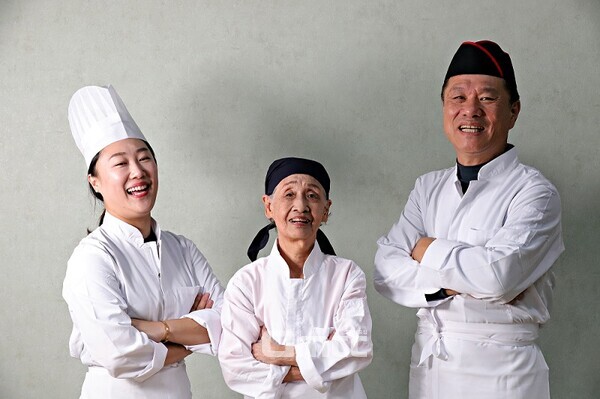 30년 갈비 맛집 부모산가든의 주역들. 사진=김효정/굿모닝충청 김종혁 기자